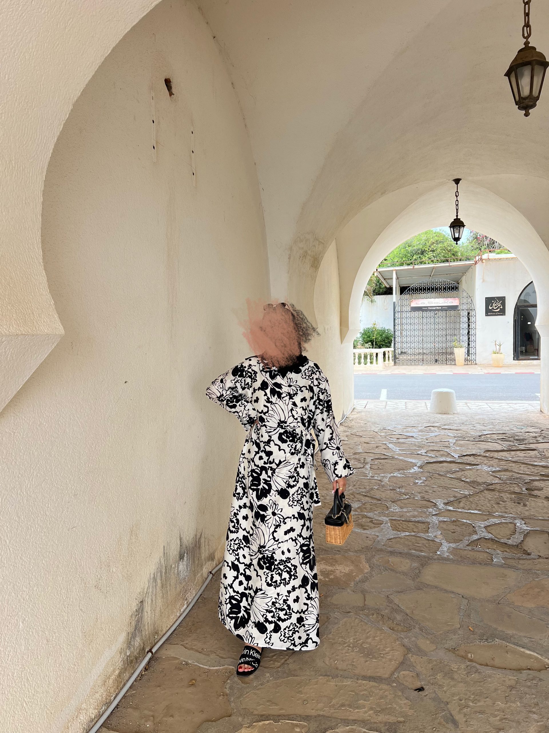 Robe pivoine noire – Image 3